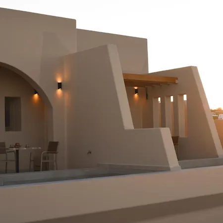Santorini - - Sleeps 2 - Pool - Parking Villa Mesariá