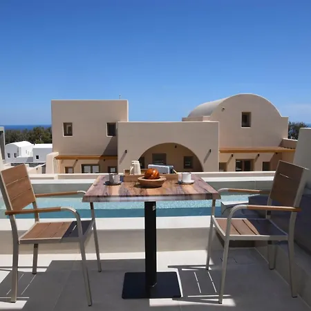 Villa Santorini - - Sleeps 2 - Pool - Parking