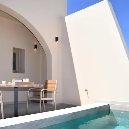 Villa Santorini - - Sleeps 2 - Pool - Parking Mesariá
