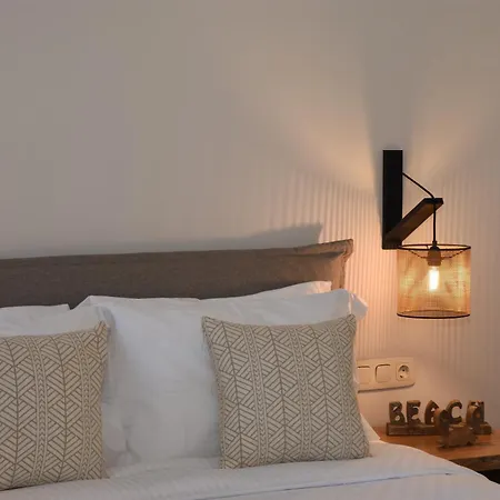 Santorini - - Sleeps 2 - Pool - Parking * Mesariá
